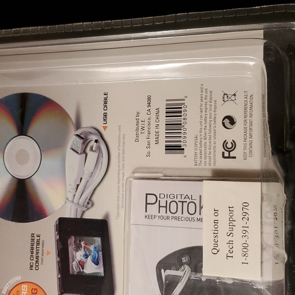 RECHARGEABLE DIGITAL PHOTO ALBUM W/ KEYCHAIN - Picture 8 of 8